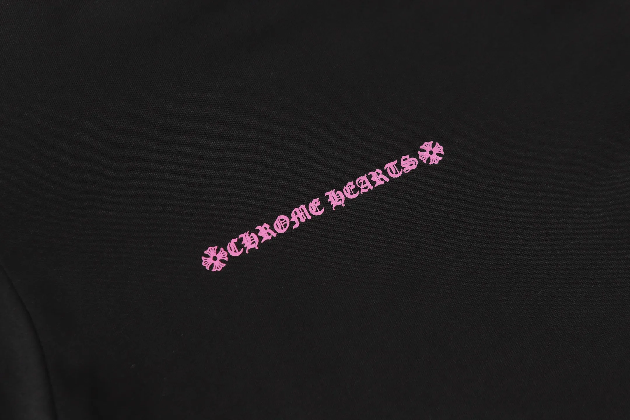 P160 Cross-border quantity model, please do not place an order if you pursue quality - Chrome Hearts/Chrome Hearts Lips👄Sakura Pink Sanskrit Long Sleeve T-shirt -High weight, high density and high quality. The wool is soft, delicate and skin-friendly. It feels soft and silky. It has excellent warmth and skin-friendly properties. -Customized weaving and dyeing, no color difference, no matter the fabric or workmanship details, beat the ordinary version on the market -Colour: black -Size: S M L XL